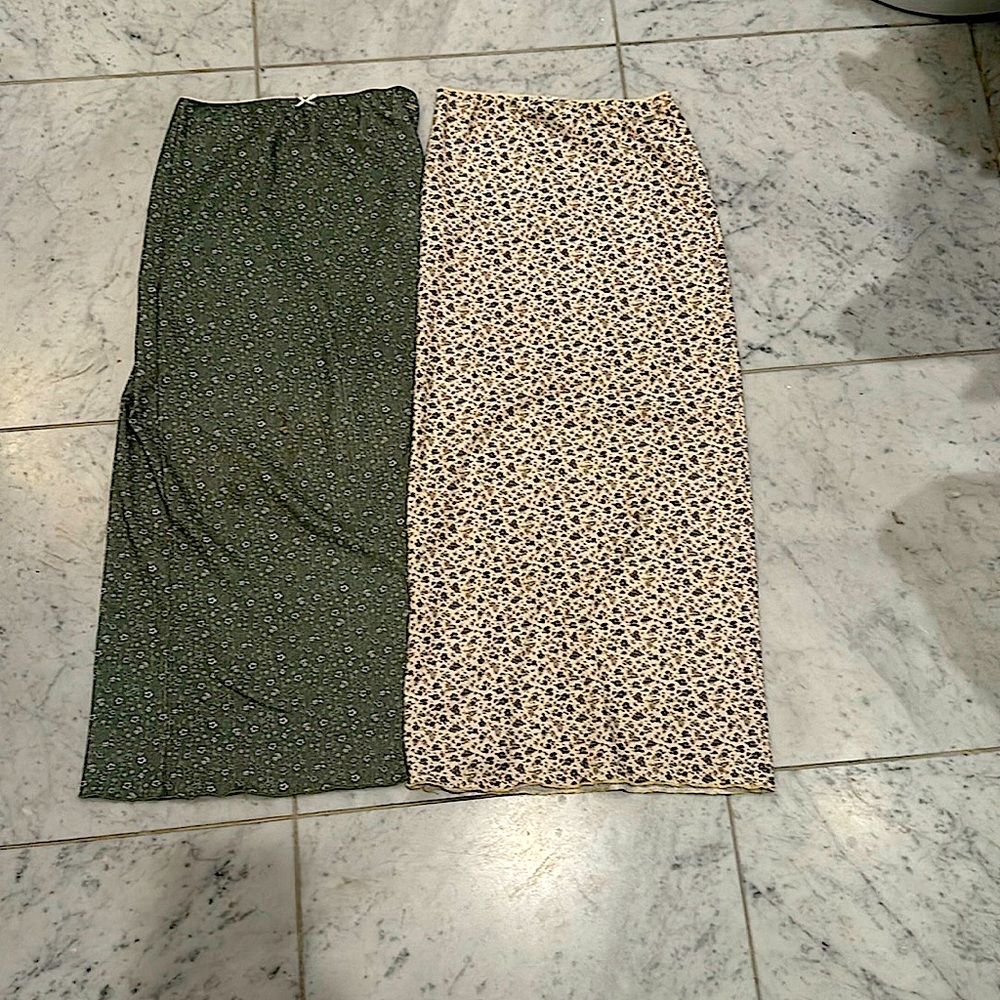Duo use dresses or skirt green and cream